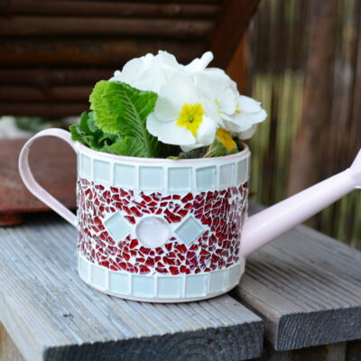 Mosaik Dekogießkanne weiß/rot