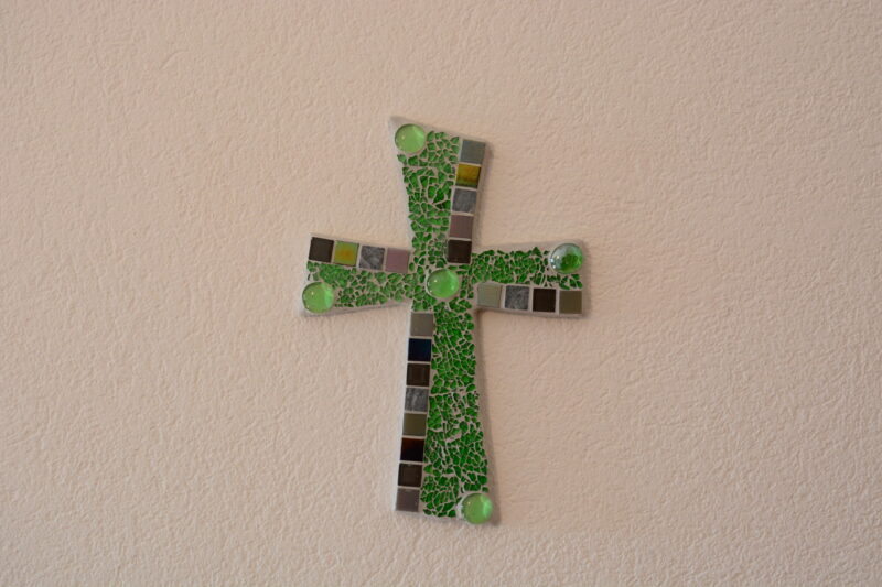 Mosaik Kreuz 25x18cm grün graumix