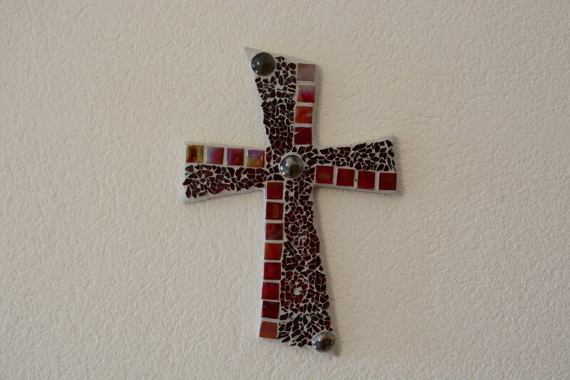 Mosaik Kreuz 25x18cm rot/rotmix