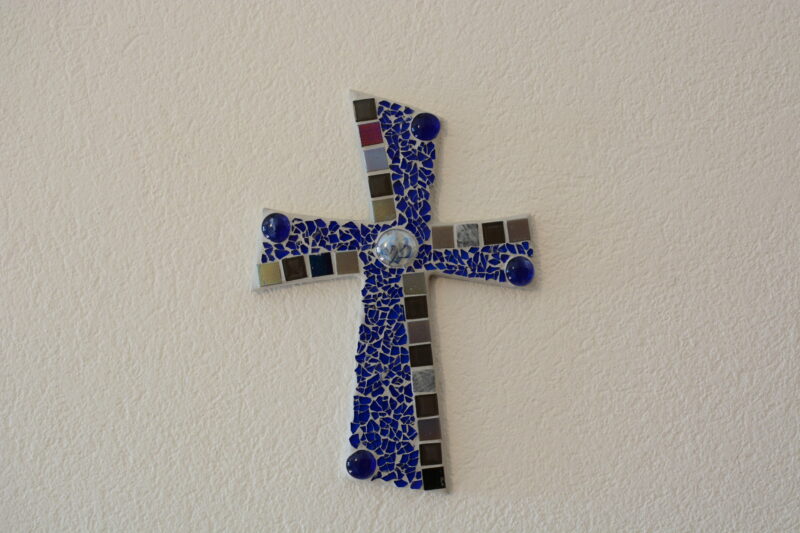 Mosaik Kreuz 25x18cm blau/graumix