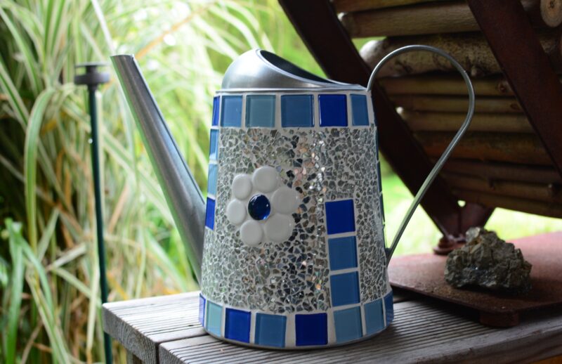 Mosaik Gießkanne groß blau/silber
